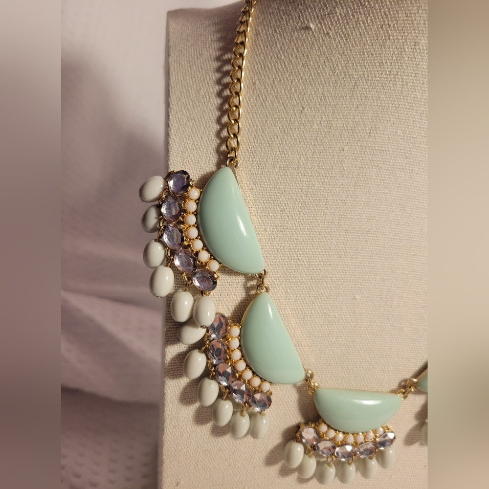 NY Mint Green Collar Necklace Gold-tone White Fringe Chunky Bib - Picture 3 of 10